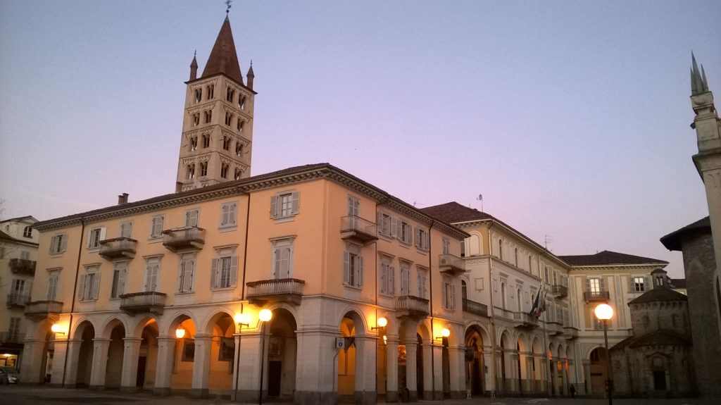 Biella_Borgo,_piazza_Duomo