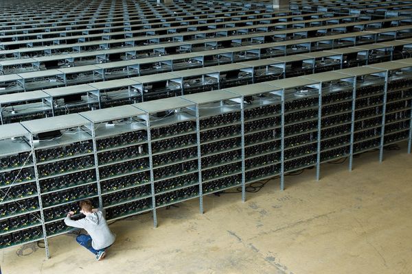 bitcoin mining farm